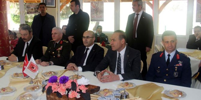 Kahramanlar Dualarla Anıldı