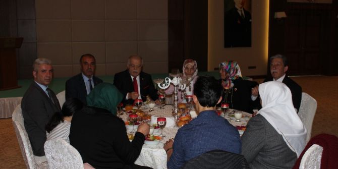 Şehit Aileleri Yemekli Toplantıda Kırşehir Protokolü İle Bir Araya Geldi