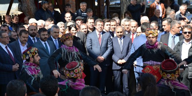 Bakan Zeybekçi: “Ana Muhalefet Lideri Tek Ayak Üstünde Kırk Yalan Söylüyor”