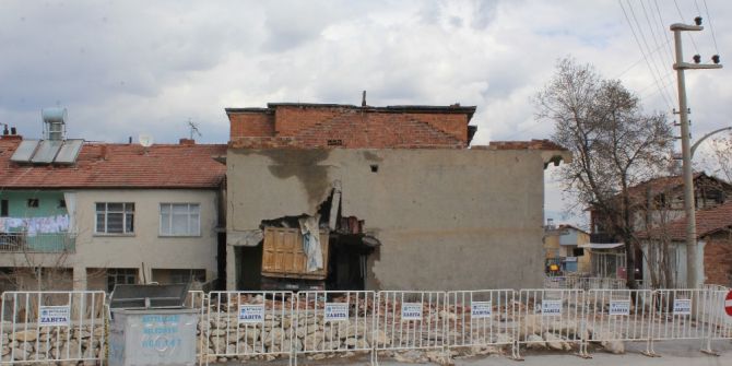 Eve Giren Kamyon 7 Aydır Çıkarılmadı