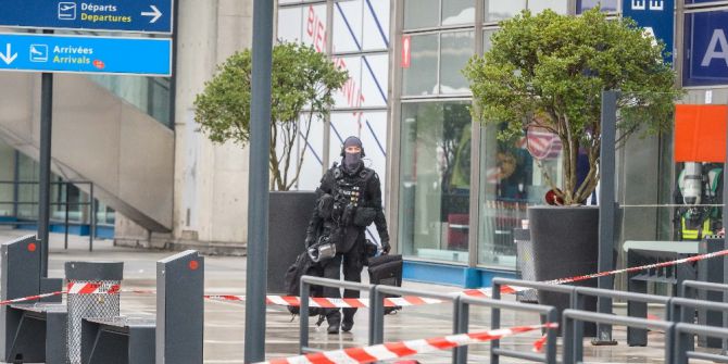 Orly Havaalanı’nda Vurulan Saldırgan Fransız