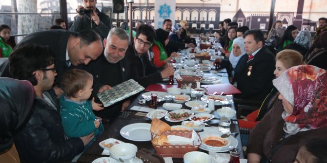Beyşehir Belediyesi’nden Şehit Aileleri Ve Gaziler Onuruna Yemek
