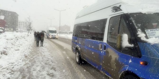 Yüksekova’da Kar Esareti Geri Döndü