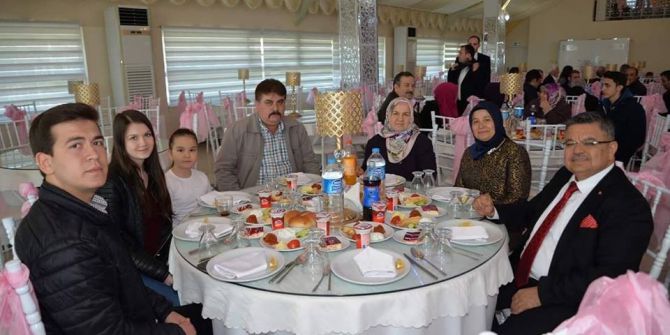 Başkan Yağcı, Şehit Aileleri Ve Gazilere Yemek Verdi