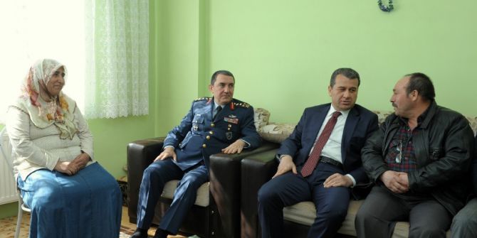 Vali Çelik, Şehit Piyade Uzman Çavuş Gürsel Demir’in Ailesini Ziyaret Etti