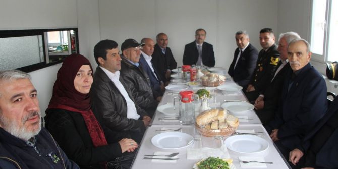 Hisarcık Kaymakamı Ve Belediye Başkanı Şehit Aileleri Ve Gazilerle Yemekte Bir Araya Geldi