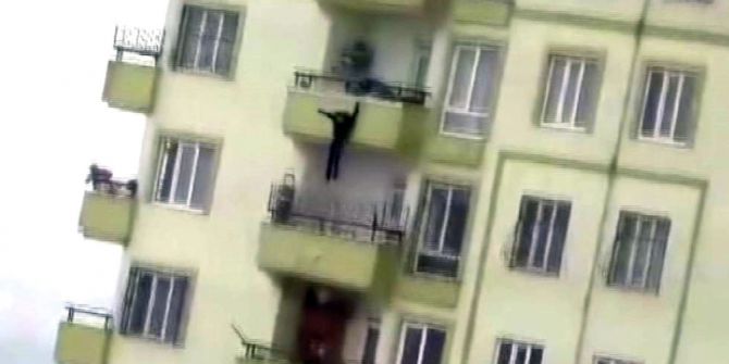 Gaziantep’te 16 Yaşındaki Kızın İntiharı Kamerada