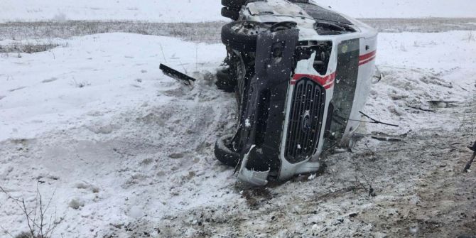 Ağrı Bayan Futbol Takımı Trafik Kazası Geçirdi: 1’i Ağır 18 Yaralı