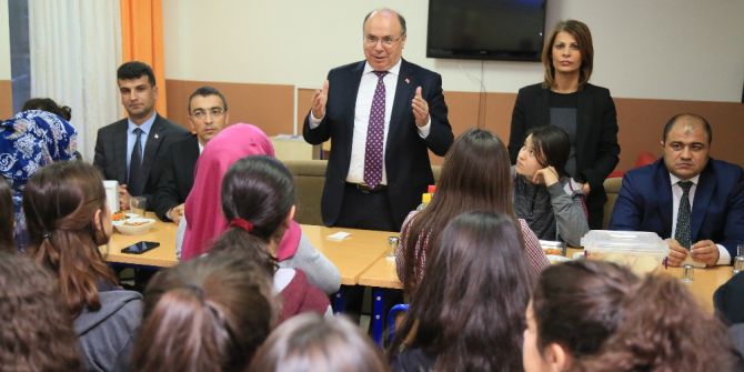 Vali Çiçek Milas’ta Öğrencilerle Bir Araya Geldi