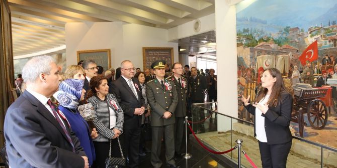 Çanakkale Şehitleri Anıtı’na Duygu Dolu Ziyaret