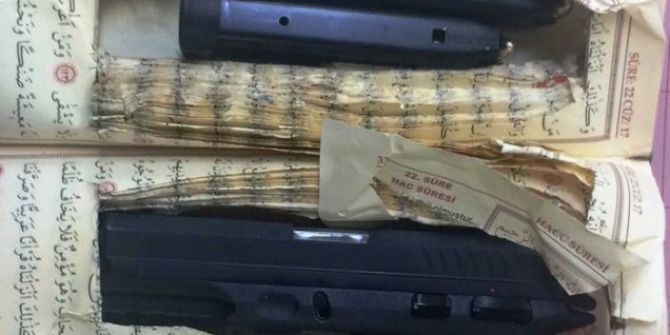 Kuşadası’nda Kur’an-ı Kerim İçerisinde Saklanmış Silah Bulundu