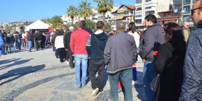 Kuşadası Belediyesi ’Nutuk’ Dağıttı