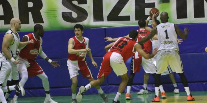 Akhisarlı Devler Son Nefeste Maçı Kopardı