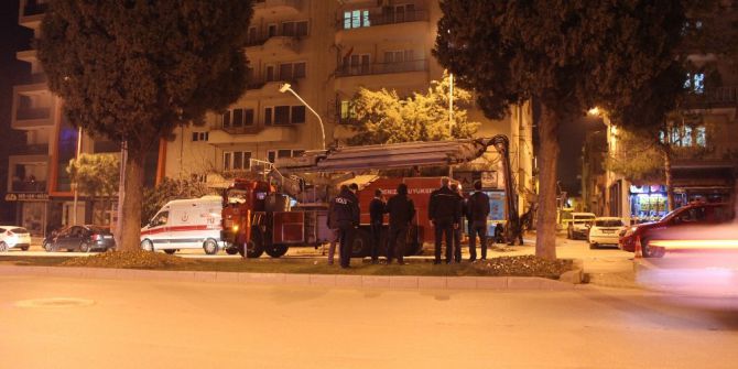 Denizli’de 19 Yaşındaki Kız 7.kattan İntihara Kalkıştı