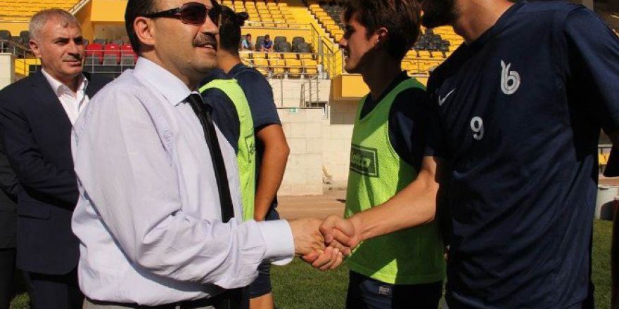 Vali Ustaoğlu’na ‘69’ Numaralı Forma