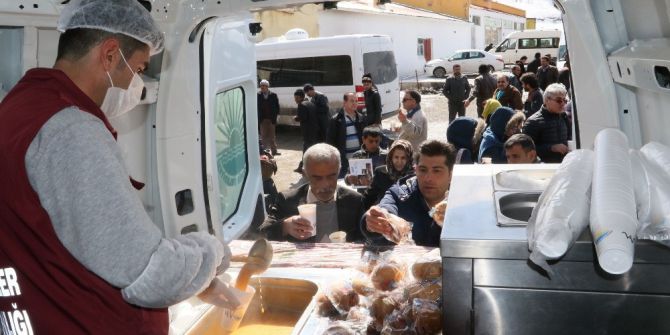 İranlı Turistlere Sıcak Çorba