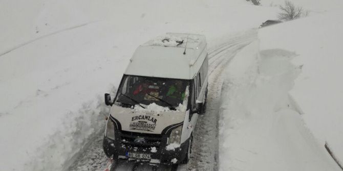 2800 Rakımda Mahsur Kalanlar Kurtarıldı