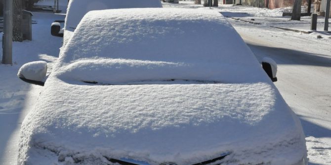 Kars’ta Kar Sürücülere Zor Anlar Yaşattı
