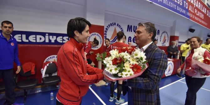 Muratpaşa A Milli Bayan Hentbol Takımına Uğurlu Geldi