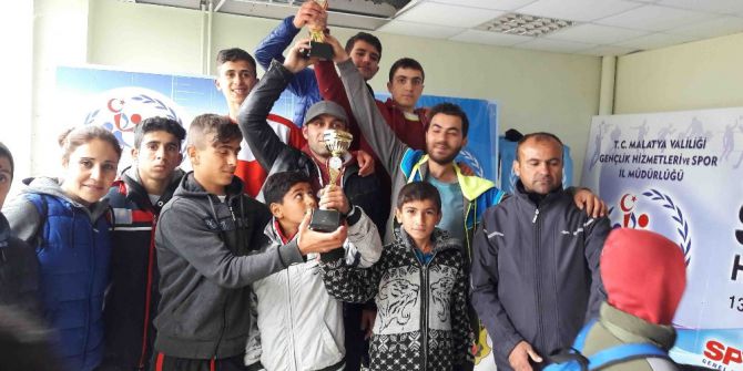 Kulplu Öğrenciler Sporda Başarıya Doymuyor