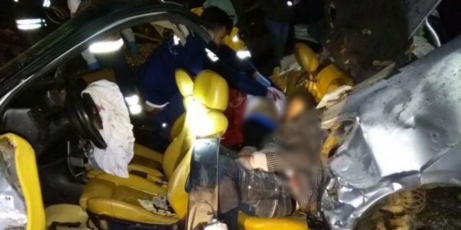 Kontrolden Çıkan Otomobil Direğe Çarptı: 2 Ölü, 2 Yaralı