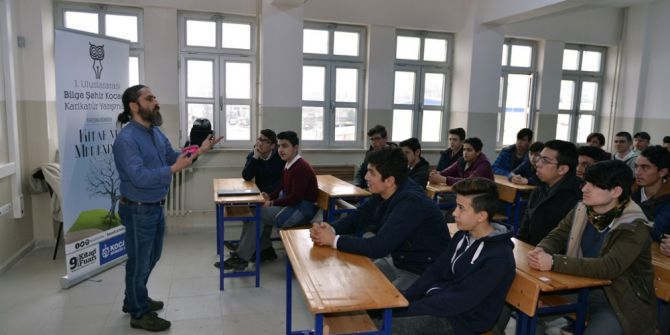 Kocaeli’de Öğrenciler Karikatür Sanatının İnceliklerini Öğreniyor