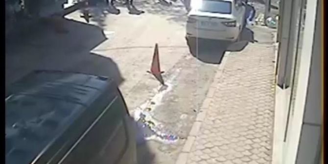 Oyun Oynayan 3 Çocuk Otomobilin Altında Kaldı