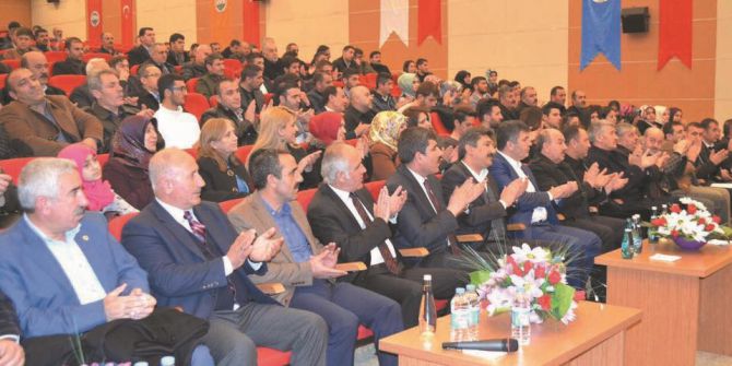Muş’ta ’Değişen Türkiye Ve Referandum Süreci’ Konferansı
