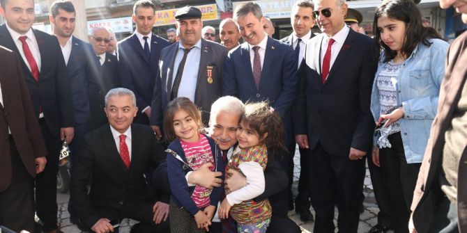 Şehit Aileleri Ve Gazilerden Eğitime Bilgisayarlı Destek