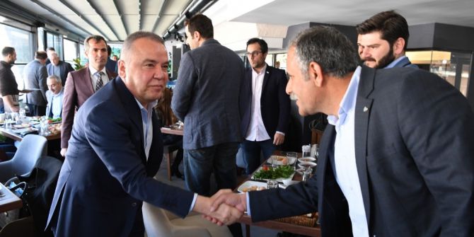 Başkan Böcek, İş Adamlarıyla Buluştu
