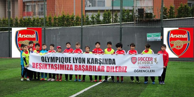 Arsenal Futbol Okulu Öğrencilerinden Beşiktaş’a Destek