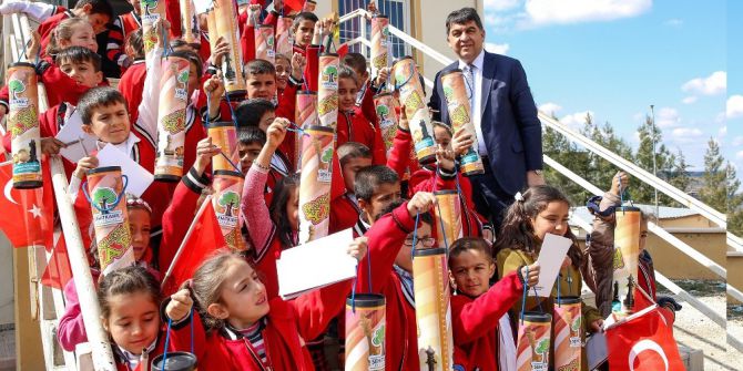 Başkan Fadıloğlu’ndan Çocuklara Santranç Takımı