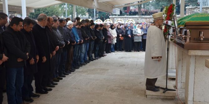 Lösemi Hastası Arda Gözyaşlarıyla Son Yolculuğuna Uğurlandı