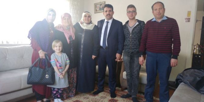 Çakır Eşi İle Birlikte Şehit Ailelerini Ziyaret Etti