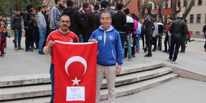 Beşiktaşlı Taraftarlardan 114. Yıl Anısına 114 Meşale