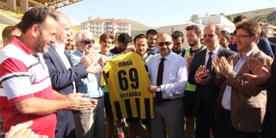 Vali Ustaoğlu’na 69 Numaralı Forma