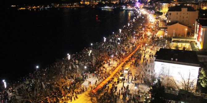 Çanakkale Zaferi’nin 102. Yılında Fener Alayı Coşkusu