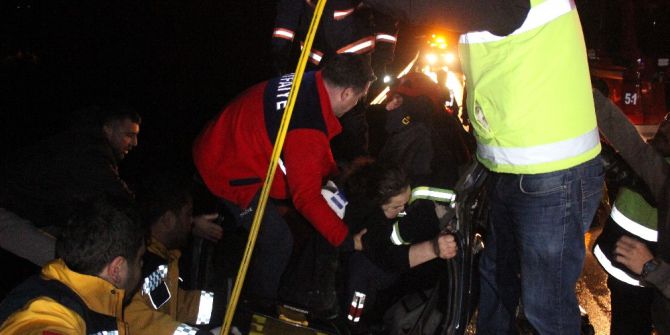 Tem Otoyolunda Feci Kaza 8 Yaralı