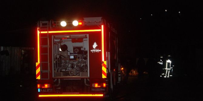 Arnavutköy’de İşçilerin Kaldığı Barakada Yangın : 1 Ölü 1 Yaralı
