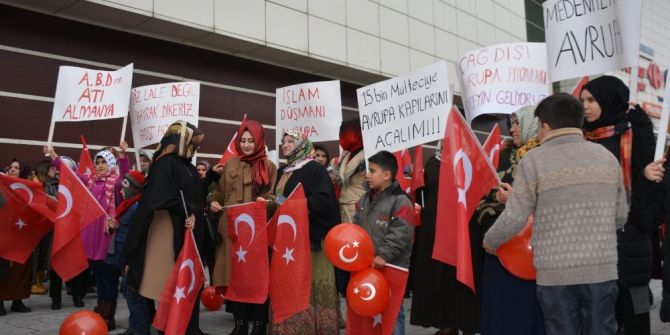 Tatvanlı Kadınlardan Hollanda’ya Tepki