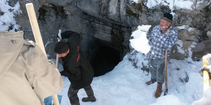 Derebucak’ta Dağların Delikleri, Karla Dolduruluyor