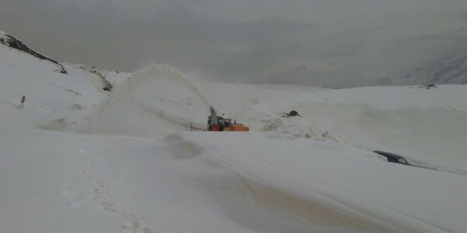 Hakkari’de 3 Köy İle 13 Mezra Yolu Ulaşıma Kapandı