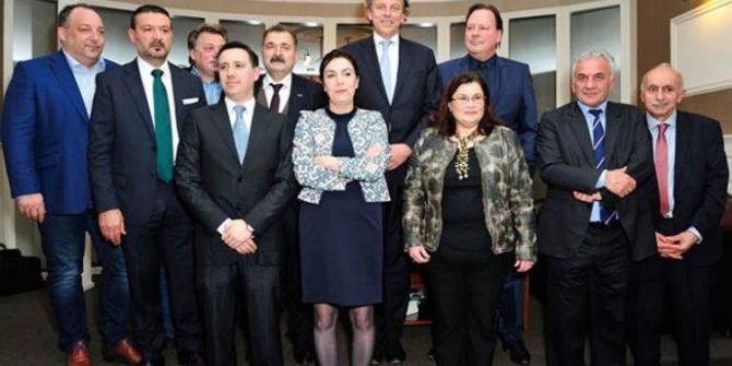 İşadamı Torunoğlulları Hollanda’da Bürokrasinin Önünü Açtı