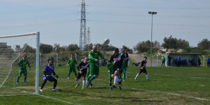 Foça Masterler Deplasmanda Kazanmasını Bildi