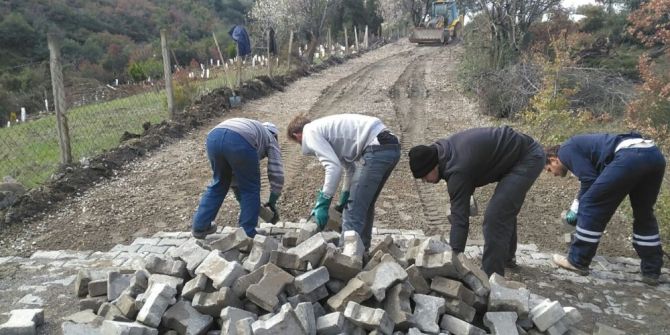 Gökgedik Mezarlık Yoluna Parke Taşı