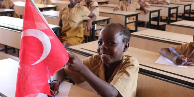 Kamerun’da Kardeş Belediyenin Okuluna Tika’dan Destek