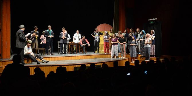 Osmangazi Belediyesi Tiyatrocuları Seyirciyle Buluştu