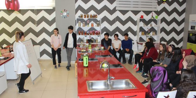 Öğrencilere Üzüm Hoşafı Dağıtıldı