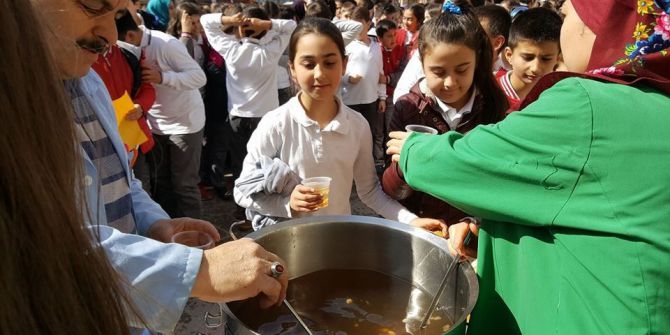 Çanakkale Programı Sonrasında Öğrencilere Üzüm Hoşafı Ve Ekmek Dağıtıldı