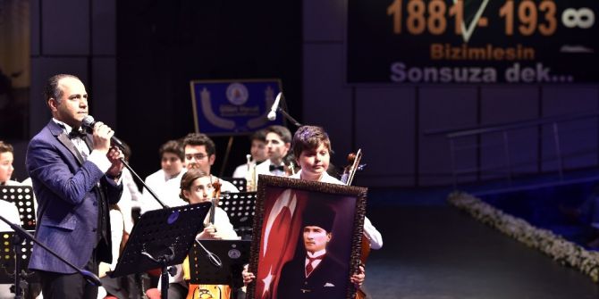 Muratpaşa’da İzmir Marşı Coşkusu